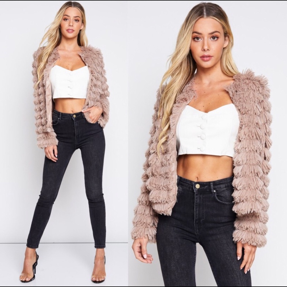 🎉🎉BIG SALE!!🎉🎉GORGEOUS FAUX FUR TAUPE JACKET!! - Picture 2 of 4